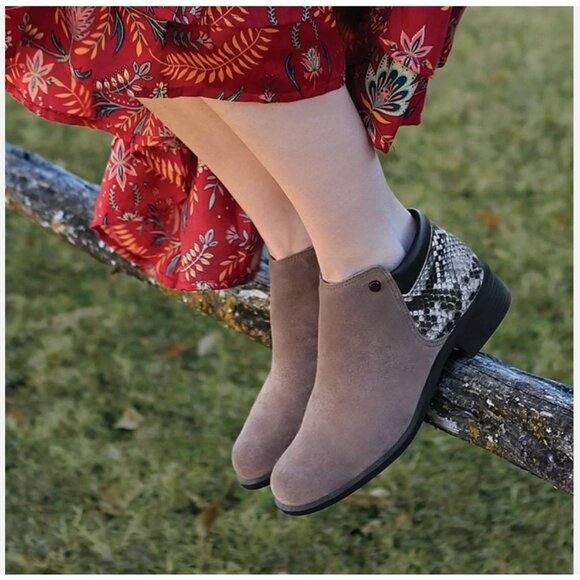 SAS Bethany - Ankle Boot Bootie Women's Size 7.5 W Wide (D) $245 in Tumbleweed - Picture 1 of 11